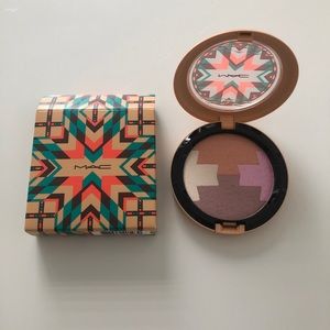 MAC face highlight palette